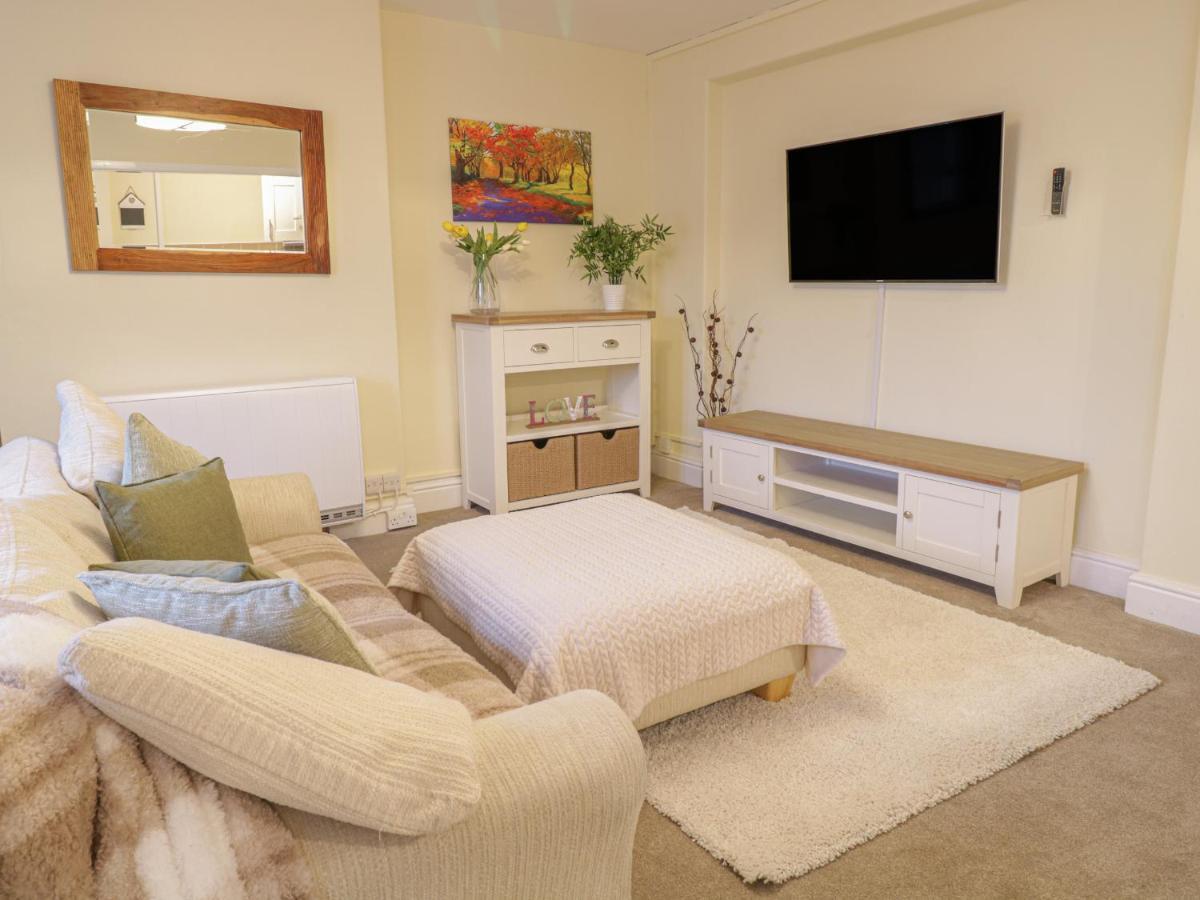 Beside The Sea - In Town Apartment Llandudno Ngoại thất bức ảnh